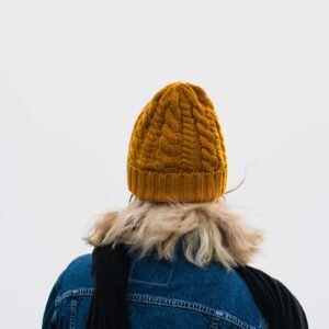 Musztardowa czapka beanie z prążkiem